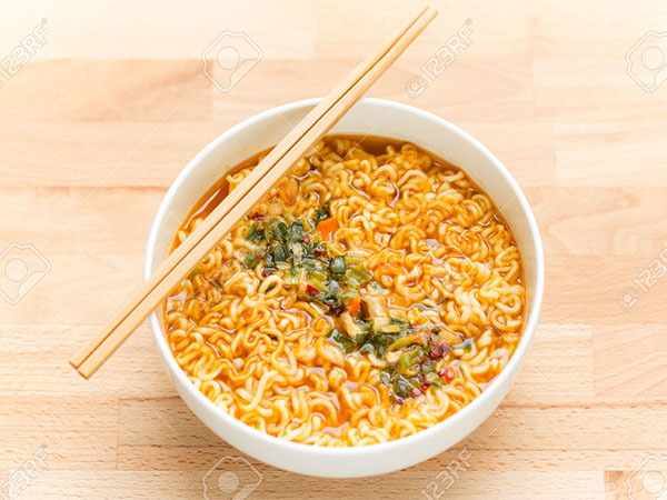 Sự thật về việc ăn mì tôm có thể gây ung thư