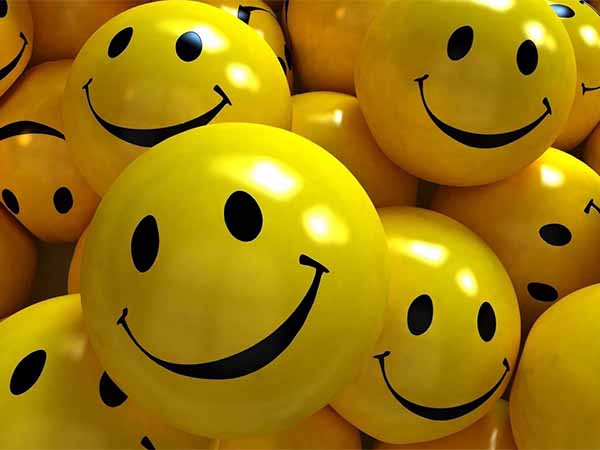 Tại sao bạn phải cười?!