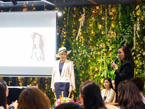 Chuỗi tiệc %&&&&%Buổi trưa vui vẻ%&&&&% chủ đề số 1: %&&&&%Phụ nữ hiện đại - Phong cách mặc đẹp%&&&&%