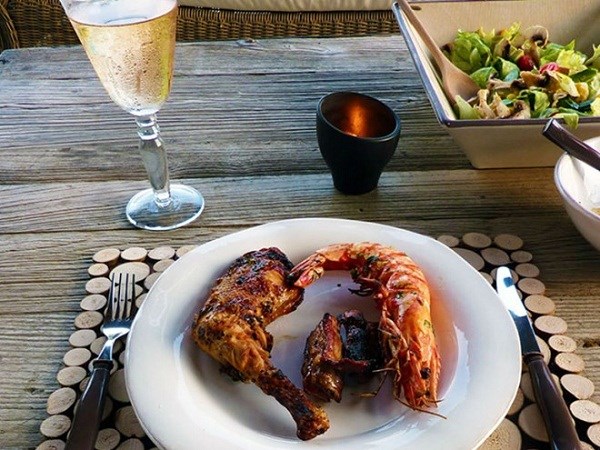 Sự tinh tế trong phong cách ăn uống của người Pháp qua chia sẻ của Khải Silk